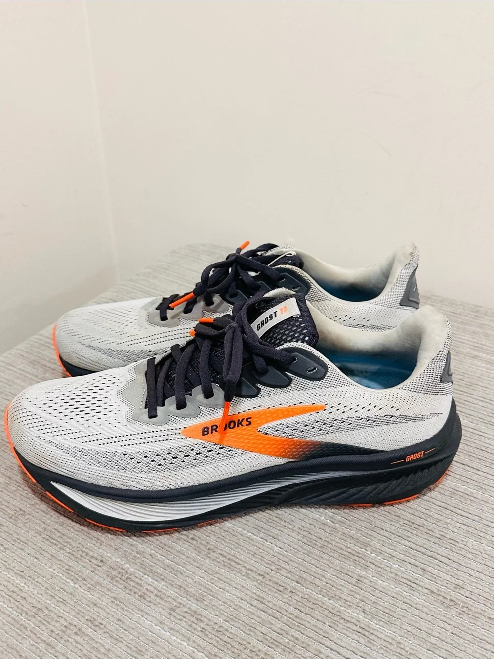 Brooks Ghost 17 Men's Running Shoes Size 10.5 Wide (2E) Oyster Mushroom Orange